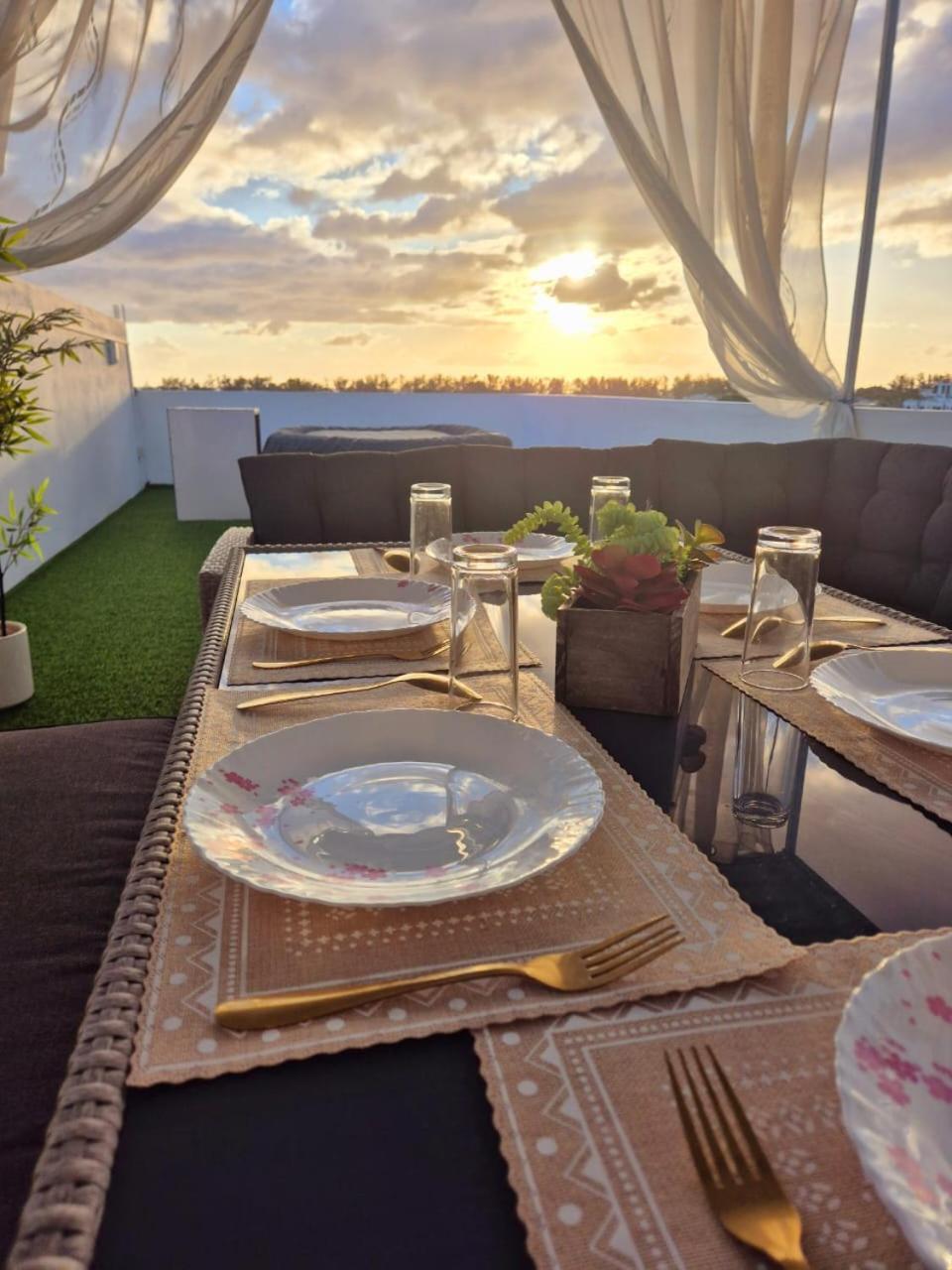 Skyview Apartment- Rooftop Penthouse With Sunset & Sea Views Flic-en-Flacq Exterior foto