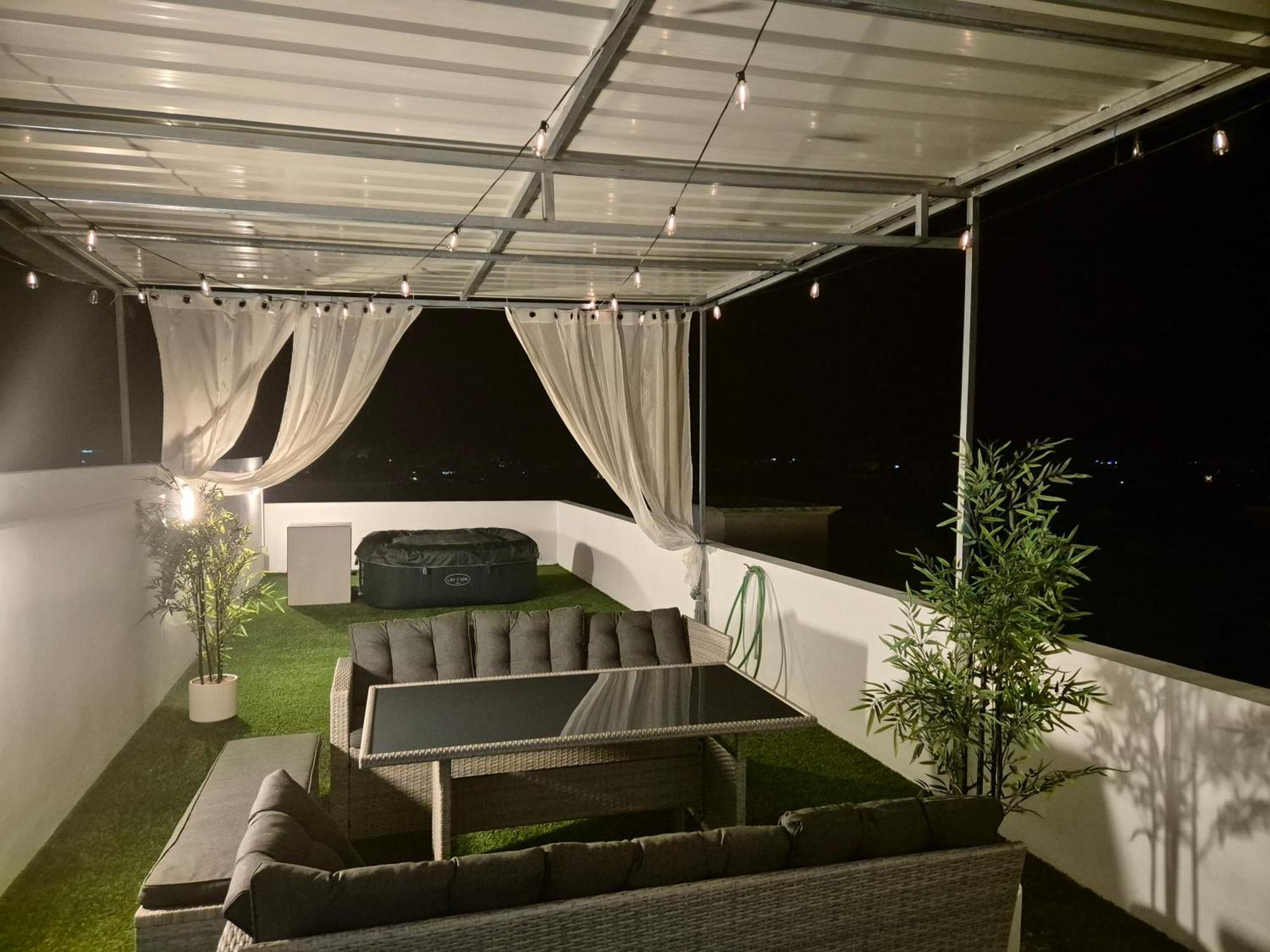 Skyview Apartment- Rooftop Penthouse With Sunset & Sea Views Flic-en-Flacq Exterior foto