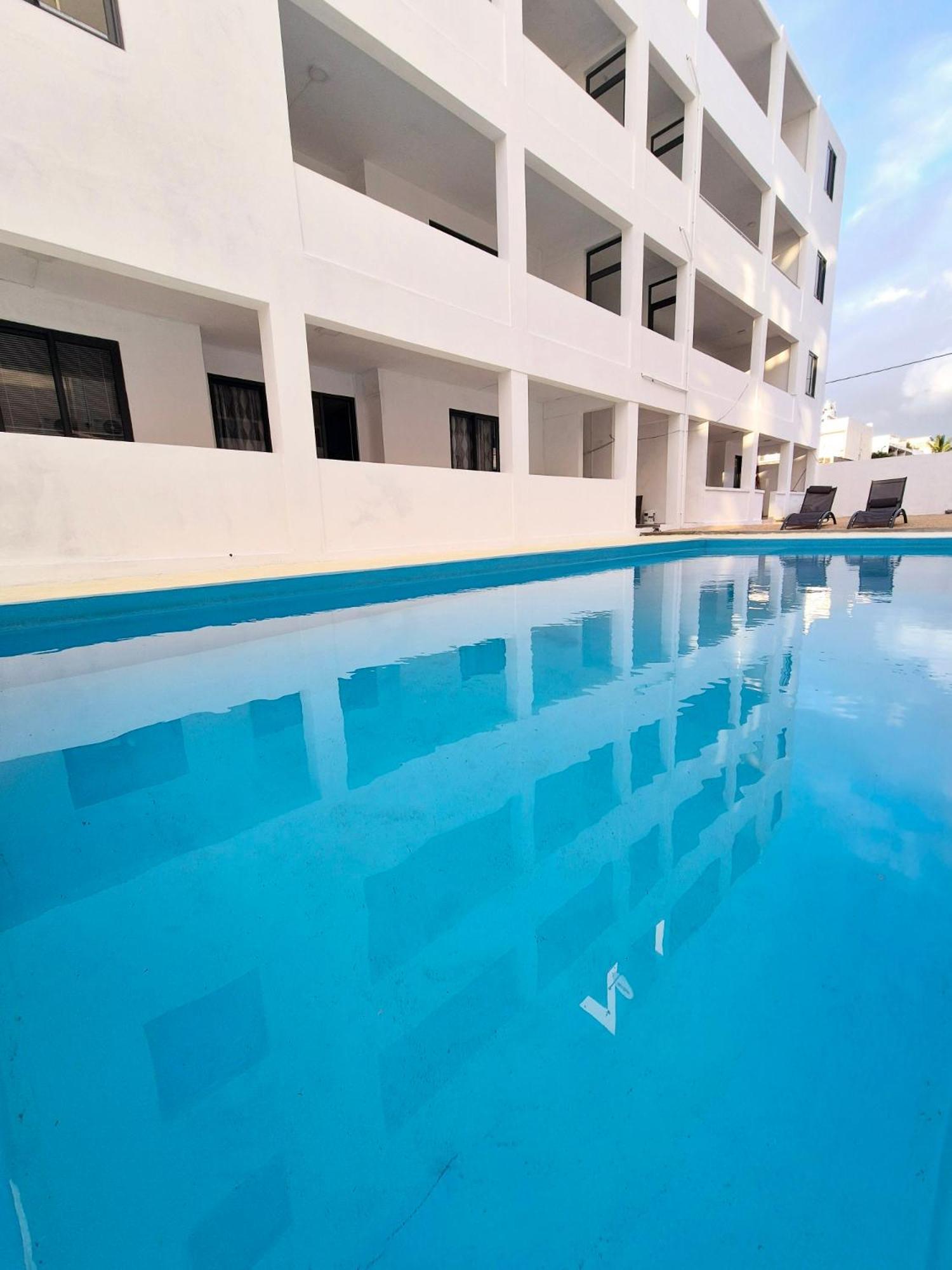 Skyview Apartment- Rooftop Penthouse With Sunset & Sea Views Flic-en-Flacq Exterior foto