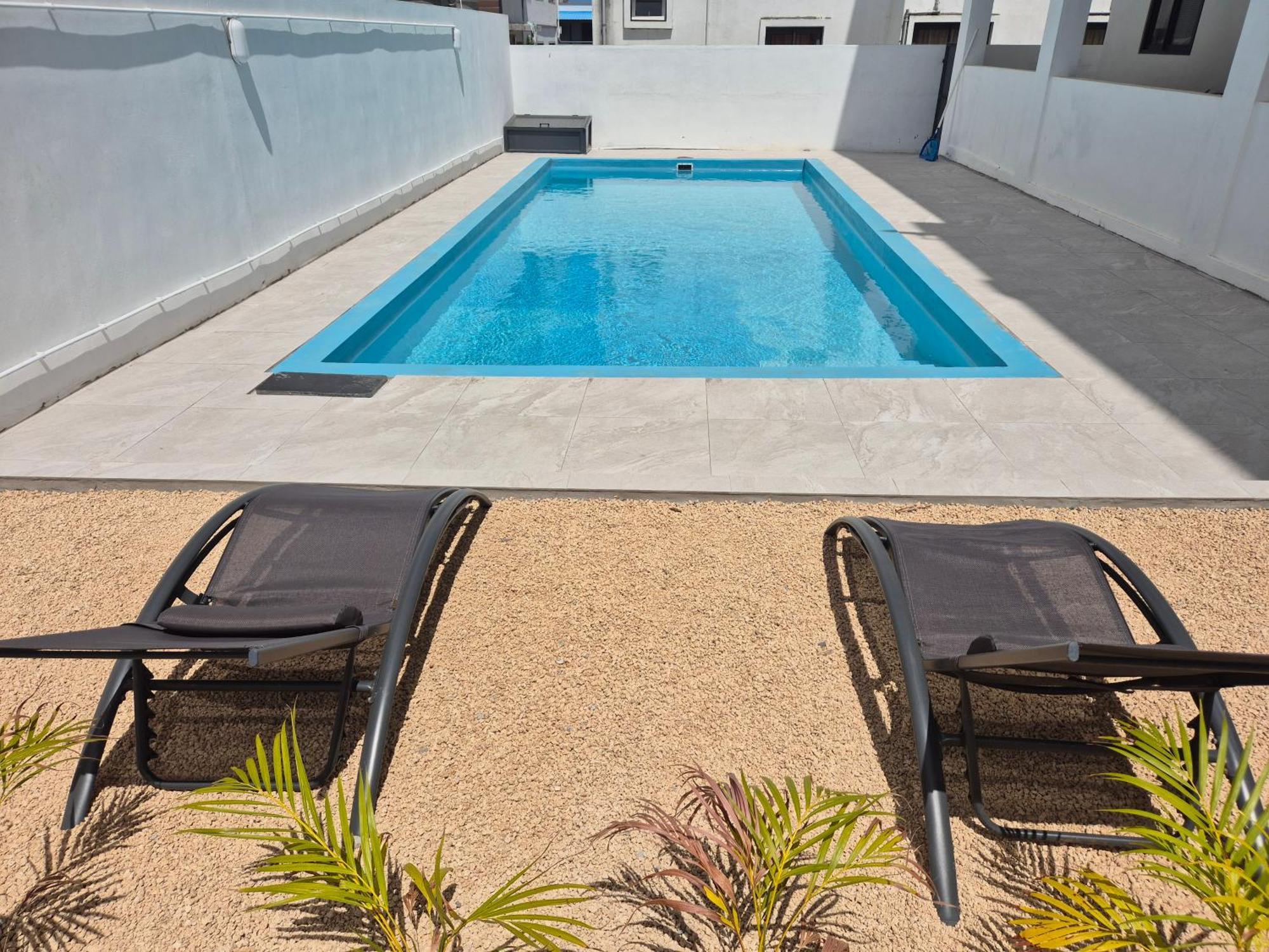 Skyview Apartment- Rooftop Penthouse With Sunset & Sea Views Flic-en-Flacq Exterior foto